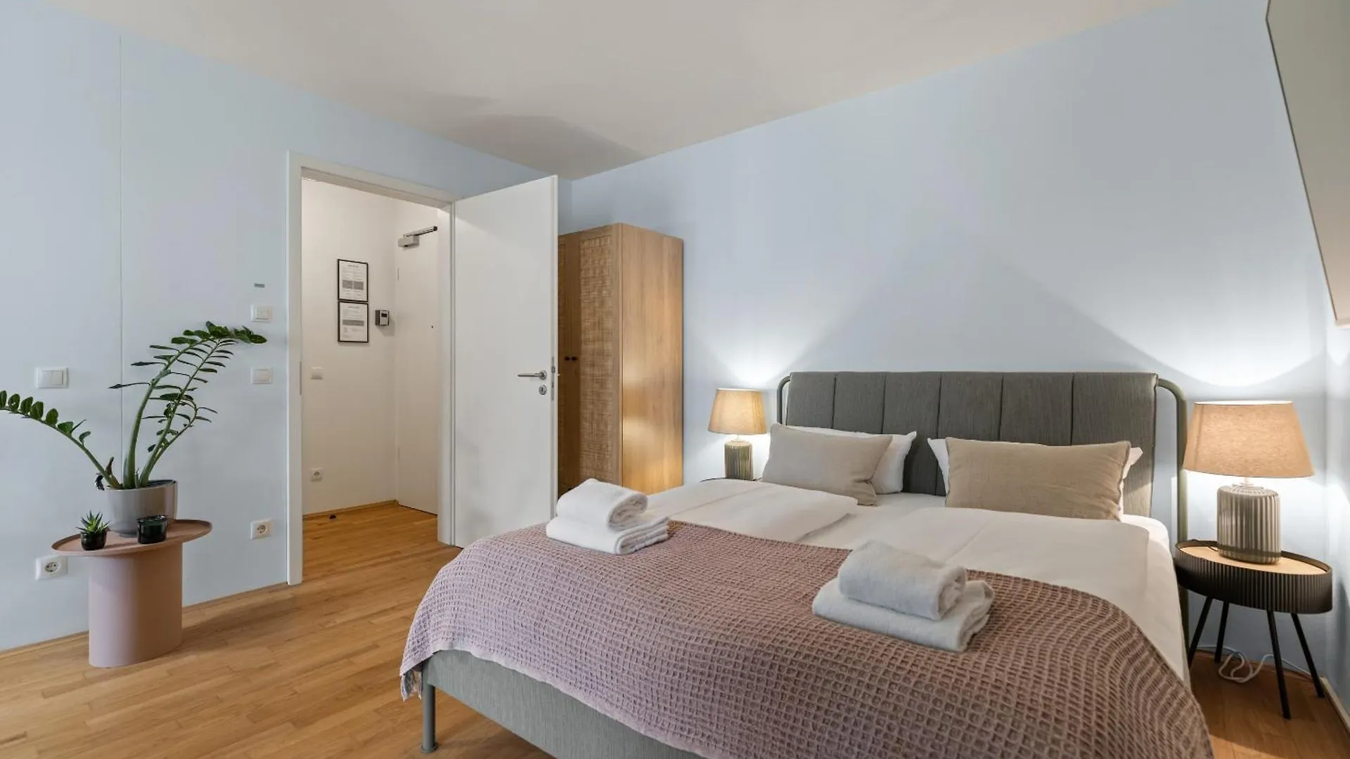 Ma Suite - Cozy Apartment 2P - Best Location - Private Parking Augsburg Germany