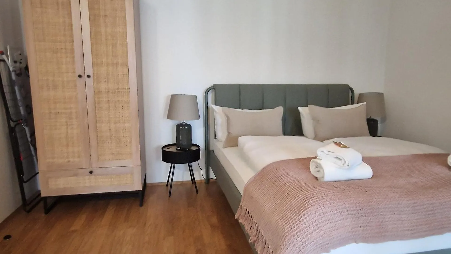 Ma Suite - Cozy Apartment 2P - Best Location - Private Parking Augsburg Germany